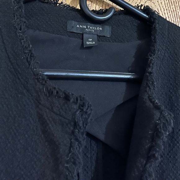 Ann Taylor Women’s Black Frayed Trim Open Front Tweed Blazer Jacket Sz-12P - Picture 2 of 6